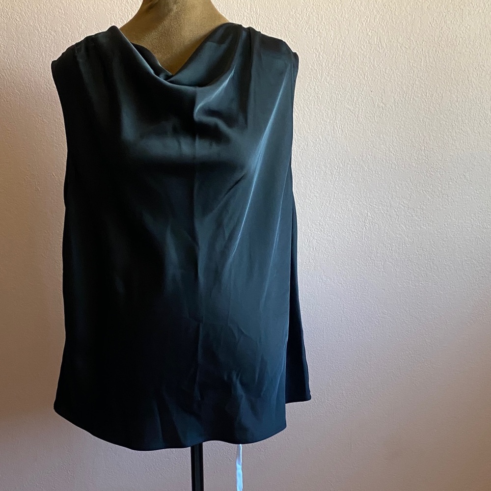 HALOGEN Elegant Black Sleeveless Top